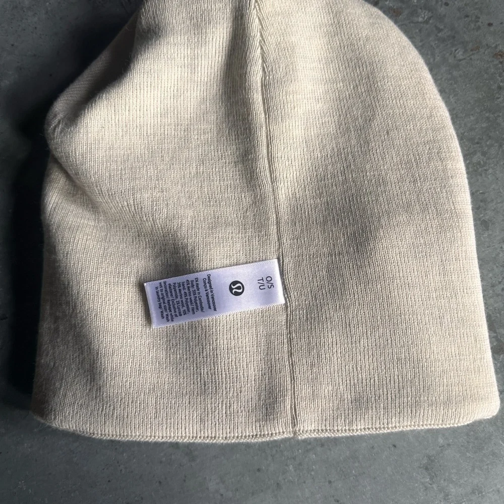 lululemon athletica Merino wool blend Heathered Cream Beanie NWT